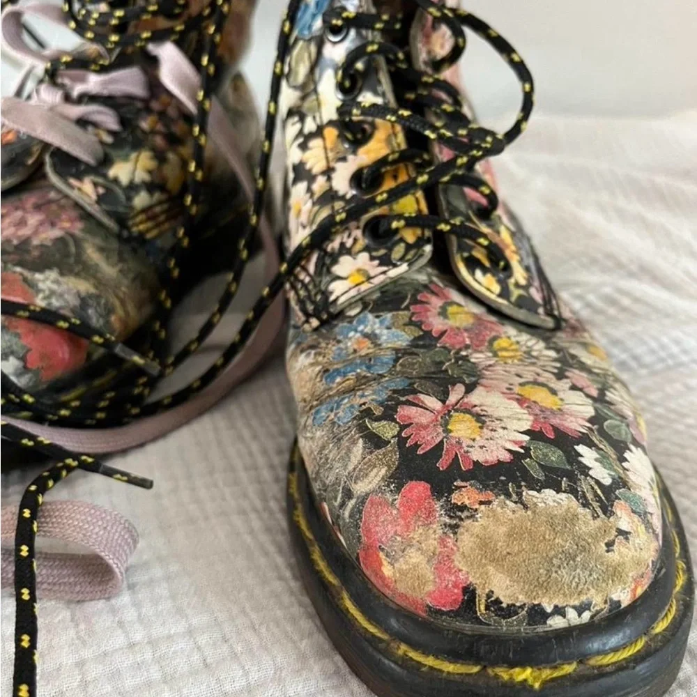 Dr. Martens pascal Floral Lace-Up Combat Boots - Multi Floral - Picture 2 of 5